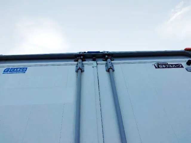 いすゞ フォワード 2RG-FRR90T2(2WD)の写真23