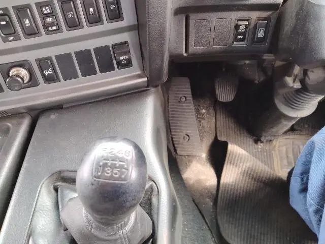 日野 プロフィア QPG-SH1EDDG(2WD)の写真9