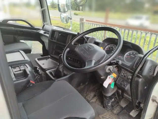 日野 プロフィア QPG-SH1EDDG(2WD)の写真11