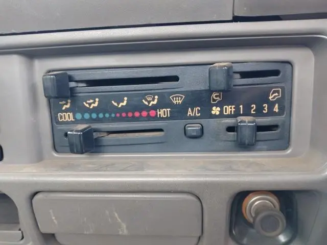 いすゞ エルフ KC-NPR66LR(2WD)の写真8