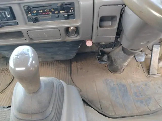 いすゞ エルフ KC-NPR66LR(2WD)の写真9