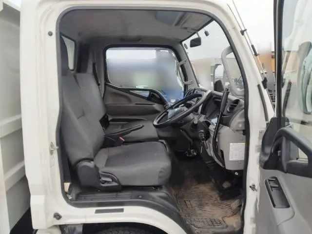 三菱 キャンター 2PG-FBA60(2WD)の写真12