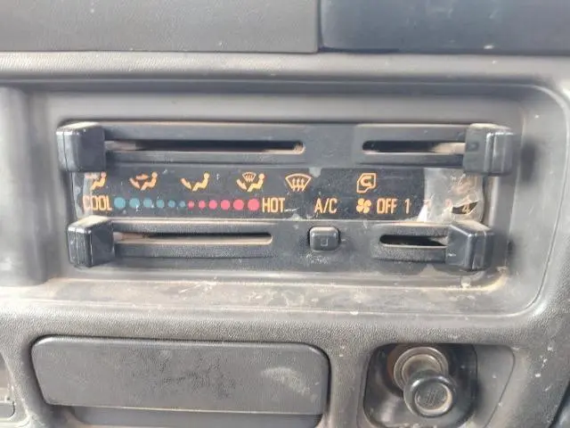 いすゞ エルフ KC-NKR66ED(2WD)の写真8