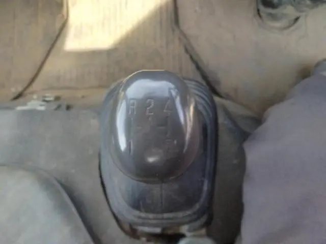 いすゞ エルフ KC-NKR66ED(2WD)の写真9