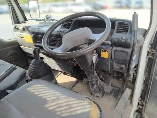 いすゞ エルフ KC-NKR66ED(2WD)の写真13