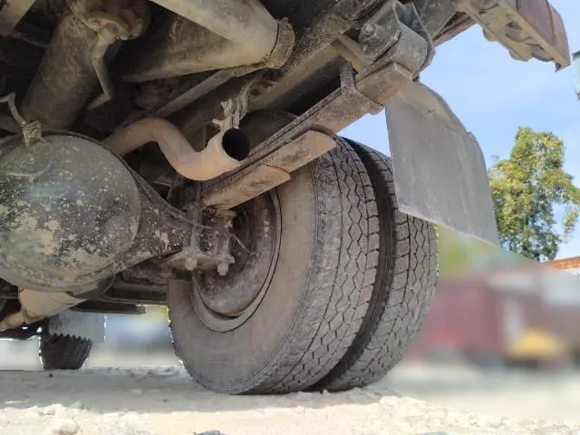 いすゞ エルフ KC-NKR66ED(2WD)の写真37