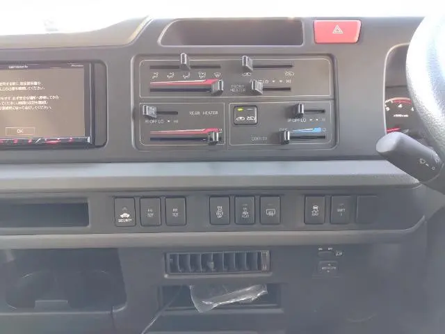 トヨタ コースター SKG-XZB70(2WD)の写真11