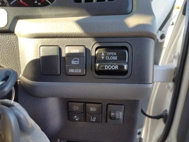 トヨタ コースター SKG-XZB70(2WD)の写真15