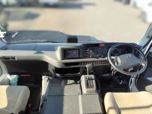 トヨタ コースター SKG-XZB70(2WD)の写真19