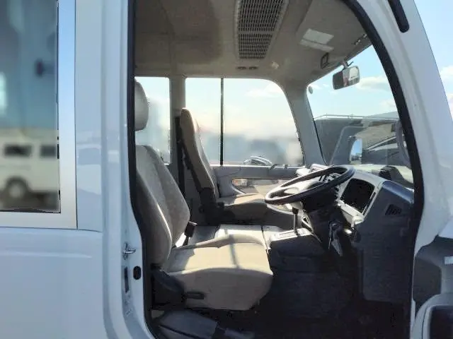 トヨタ コースター SKG-XZB70(2WD)の写真21