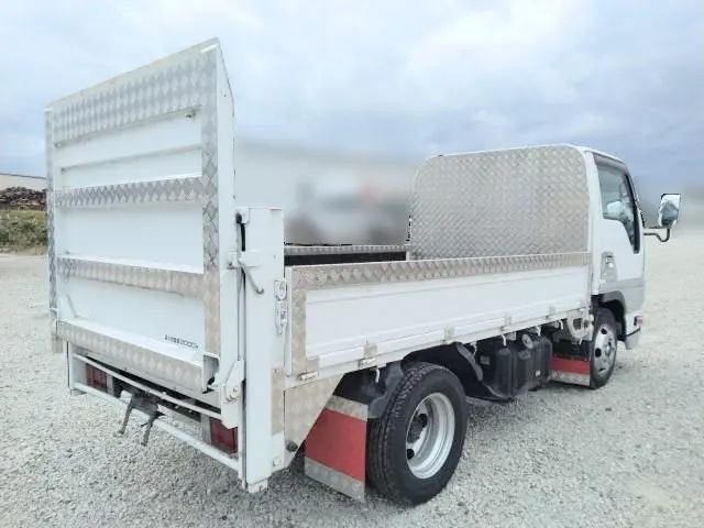 いすゞ エルフ TRG-NJR85A(2WD)の写真4