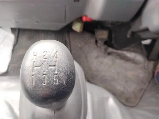 いすゞ エルフ TRG-NJR85A(2WD)の写真8