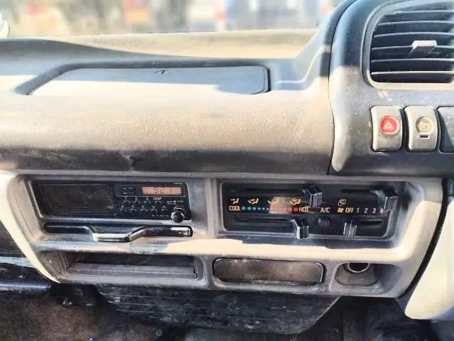 いすゞ エルフ KC-NKR66ED(2WD)の写真8