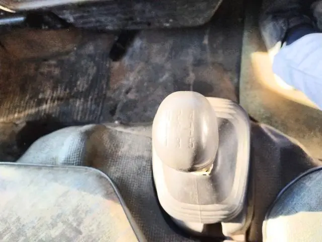 いすゞ エルフ KC-NKR66ED(2WD)の写真9