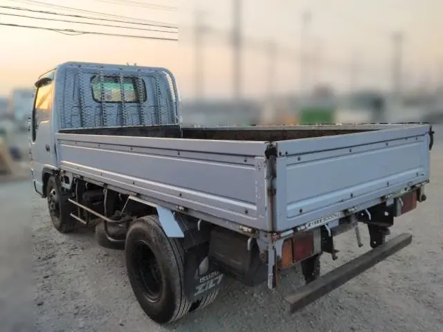いすゞ エルフ KC-NKR71ER(2WD)の写真6