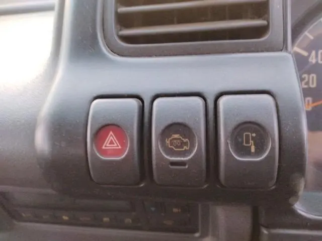 いすゞ エルフ KC-NKR71ER(2WD)の写真12