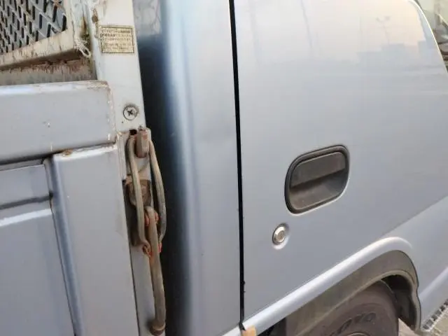 いすゞ エルフ KC-NKR71ER(2WD)の写真17