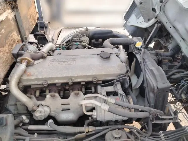 いすゞ エルフ KC-NKR71ER(2WD)の写真23