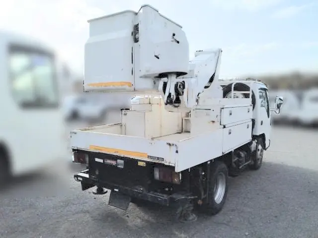 いすゞ エルフ BKG-NKR85AN(2WD)の写真5