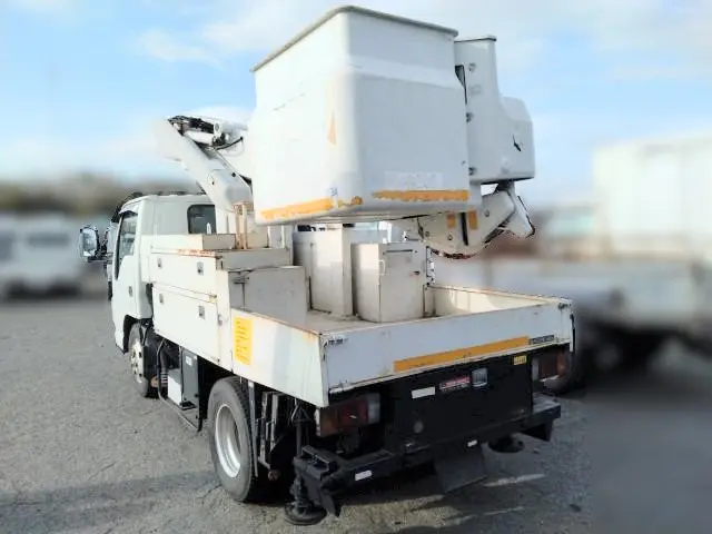 いすゞ エルフ BKG-NKR85AN(2WD)の写真6