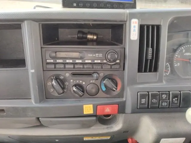 いすゞ エルフ BKG-NKR85AN(2WD)の写真9