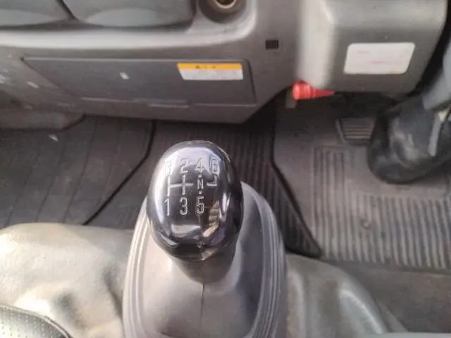 いすゞ エルフ BKG-NKR85AN(2WD)の写真12