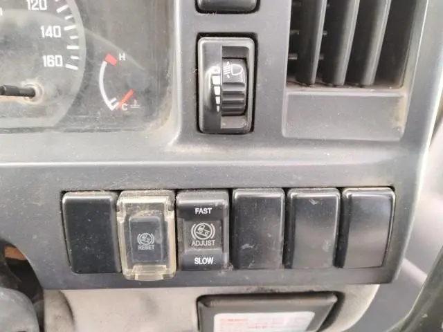 いすゞ エルフ BKG-NKR85AN(2WD)の写真13