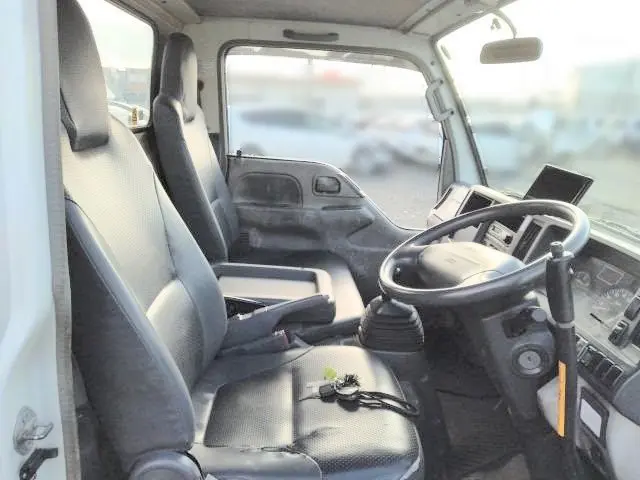 いすゞ エルフ BKG-NKR85AN(2WD)の写真14