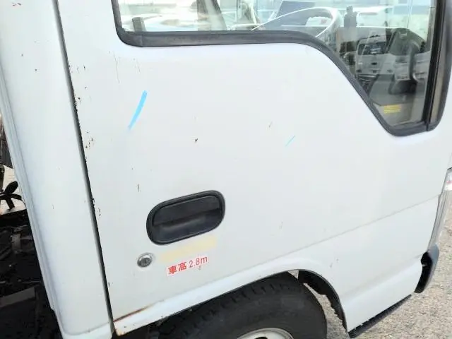 いすゞ エルフ BKG-NKR85AN(2WD)の写真17