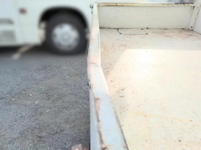 いすゞ エルフ BKG-NKR85AN(2WD)の写真20