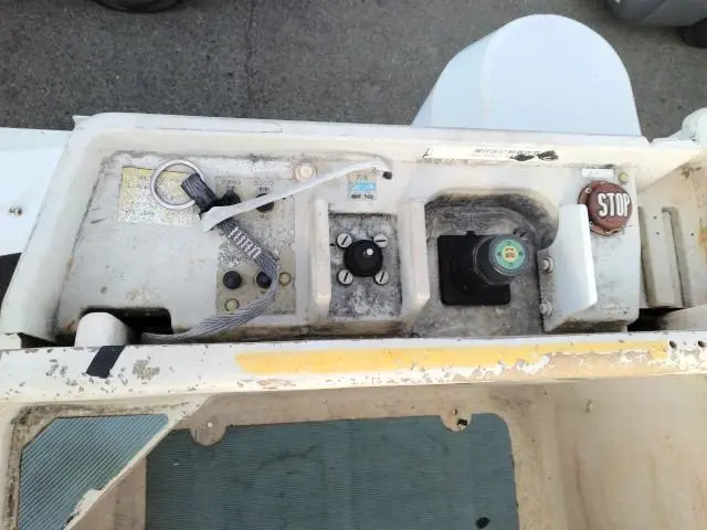 いすゞ エルフ BKG-NKR85AN(2WD)の写真31