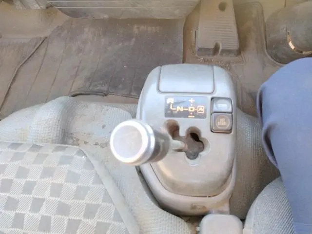いすゞ エルフ PB-NKR81AR(2WD)の写真9