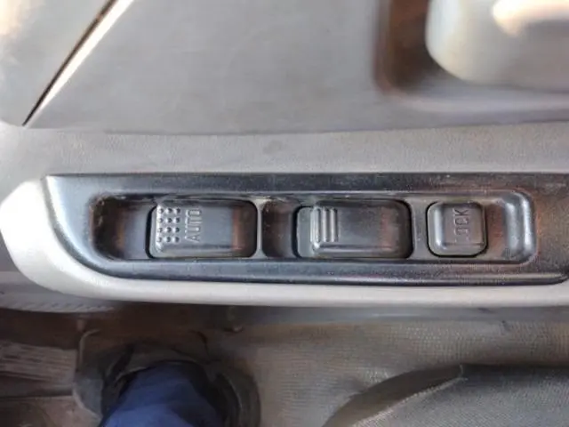 いすゞ エルフ PB-NKR81AR(2WD)の写真15