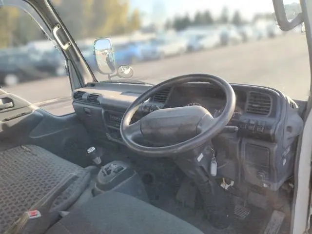 いすゞ エルフ PB-NKR81AR(2WD)の写真16