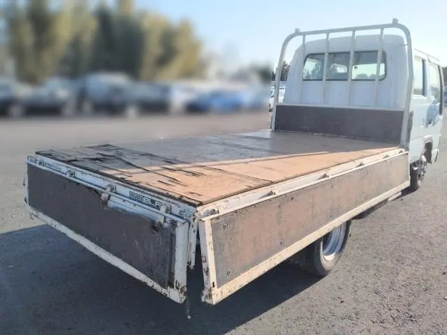 いすゞ エルフ PB-NKR81AR(2WD)の写真27