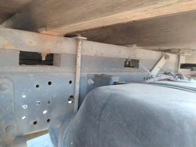 いすゞ エルフ PB-NKR81AR(2WD)の写真32