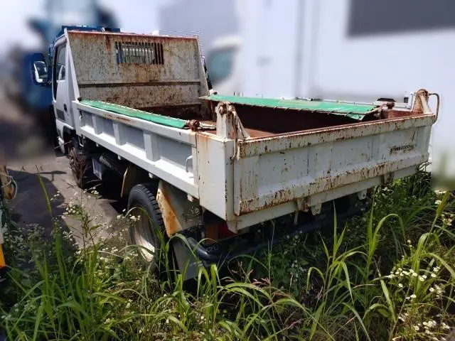 いすゞ エルフ PB-NKR81AN(2WD)の写真5