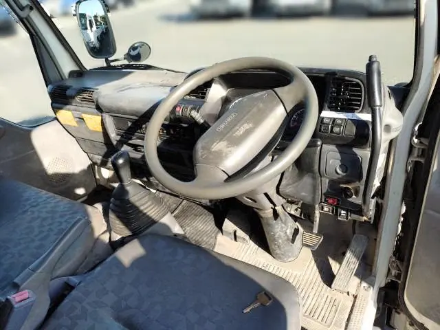 いすゞ エルフ PB-NKR81AN(2WD)の写真15