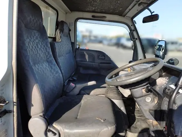 いすゞ エルフ PB-NKR81AN(2WD)の写真16