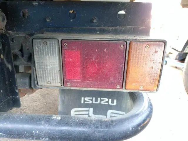 いすゞ エルフ PB-NKR81AN(2WD)の写真27