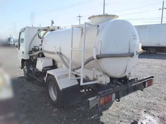 いすゞ エルフ BKG-NKR85AN(2WD)の写真6