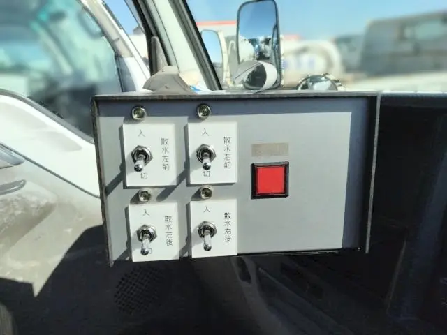 いすゞ エルフ BKG-NKR85AN(2WD)の写真7