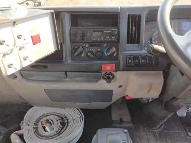 いすゞ エルフ BKG-NKR85AN(2WD)の写真8