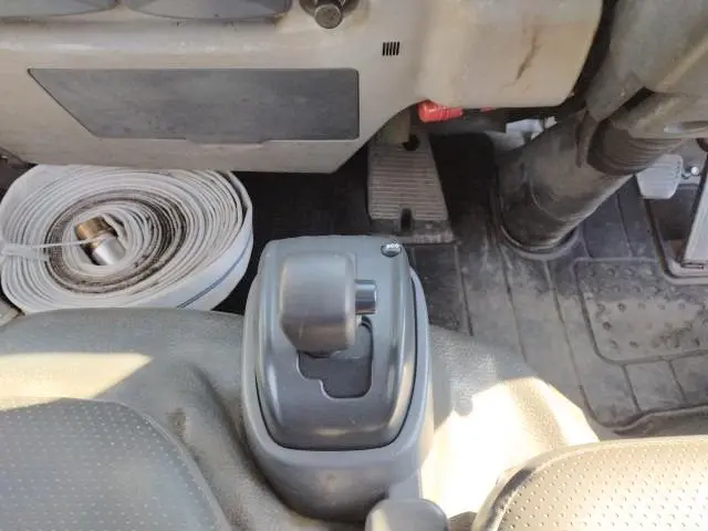 いすゞ エルフ BKG-NKR85AN(2WD)の写真9