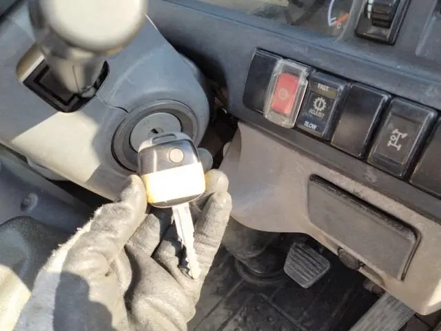 いすゞ エルフ BKG-NKR85AN(2WD)の写真11