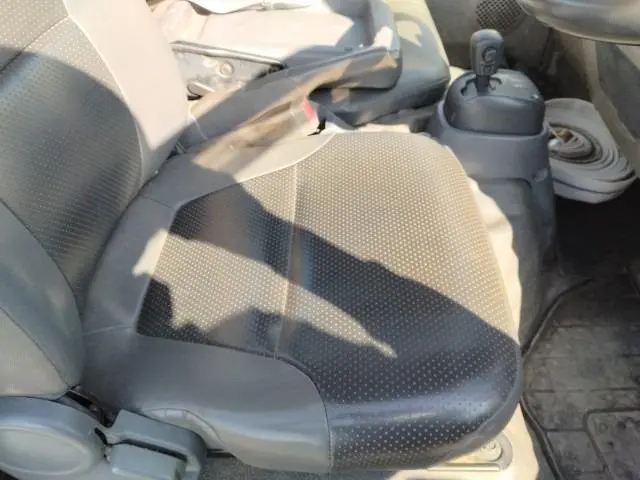 いすゞ エルフ BKG-NKR85AN(2WD)の写真13