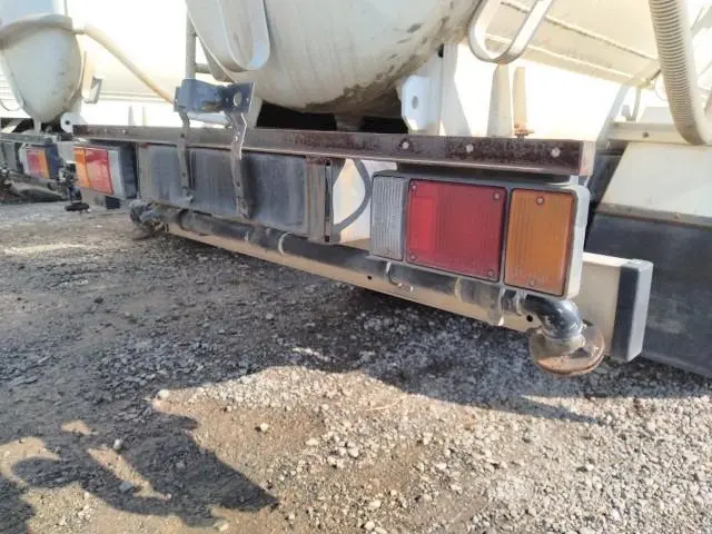 いすゞ エルフ BKG-NKR85AN(2WD)の写真19