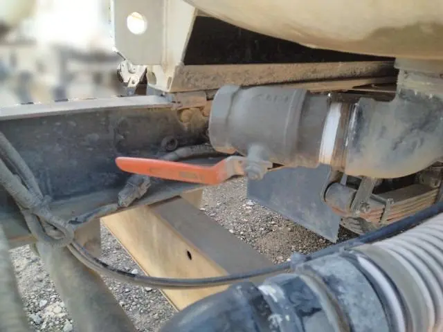 いすゞ エルフ BKG-NKR85AN(2WD)の写真33