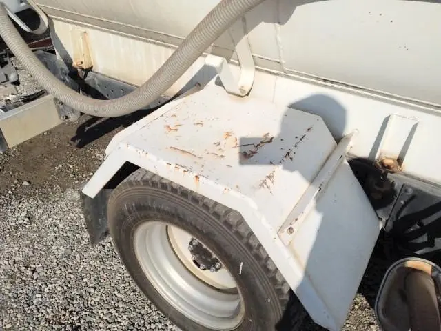 いすゞ エルフ BKG-NKR85AN(2WD)の写真40