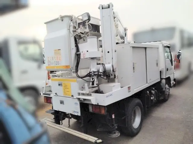 いすゞ エルフ TKG-NKR85AN(2WD)の写真5